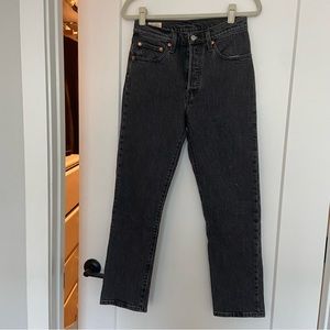 Black Levi’s 501 cropped jeans 26x28